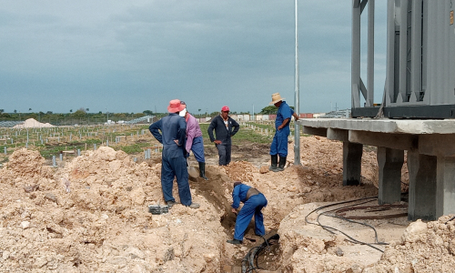 Constructores reciben el Día del Proletariado con condecoraciones 