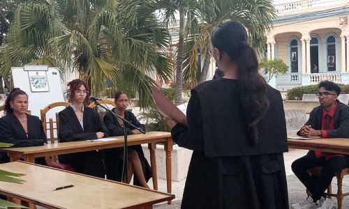 Parque Maceo, tribuna de denuncia contra el bloqueo desde el corazón de las mujeres tuneras