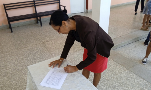 Trabajadores del Tribunal Provincial firman por la Patria y contra el bloqueo