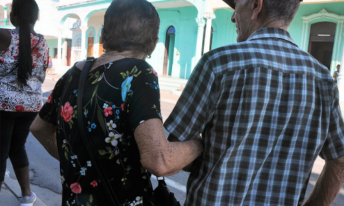 Ayudemos a nuestros abuelos