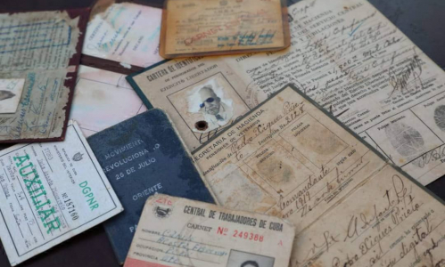 Guardar la memoria: Cuando un carné cuenta la historia 