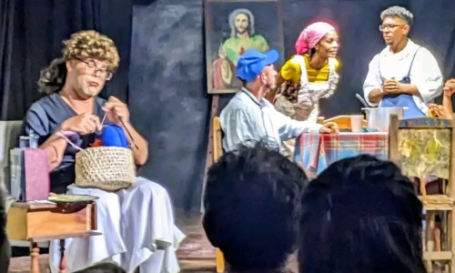 Sobre el camino, crece el teatro