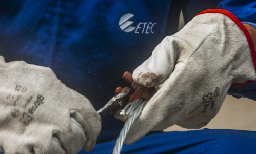 Apuestan por paneles solares para respaldar radiobases de telefonía móvil en Jesús Menéndez