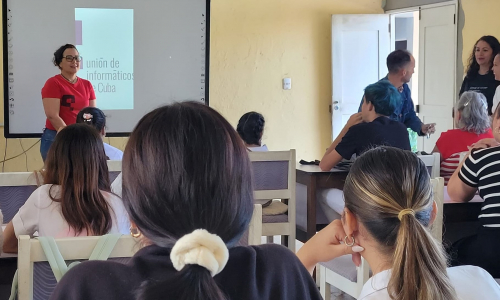 Niñas tuneras se apropian del futuro digital en jornada por su Día en las TIC