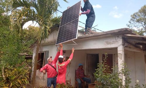 Copextel Las Tunas instala paneles solares para trabajadores de sectores priorizados
