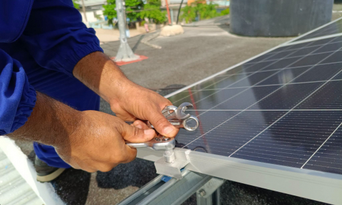 Paneles solares llegarán a más de 50 centros de ETECSA en Las Tunas