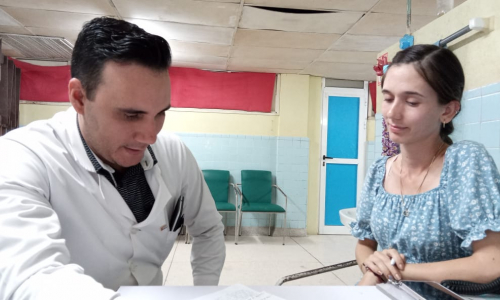 Agujas que salvan: cuando la medicina natural rompe el ciclo de las adicciones en Las Tunas