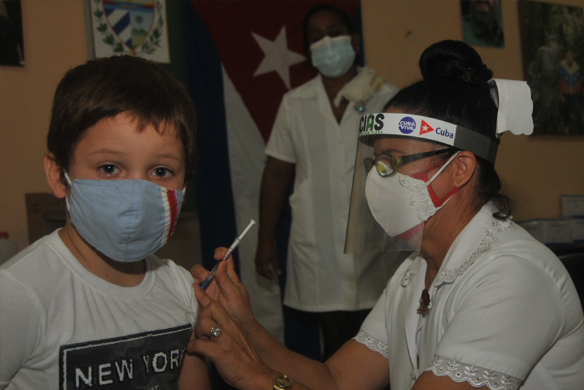 Children between 2 and 11 years of age began to receive their first dose of Soberana 02