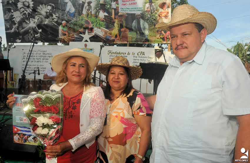 Desarrollan en Las Tunas acto nacional por el día de la mujer rural