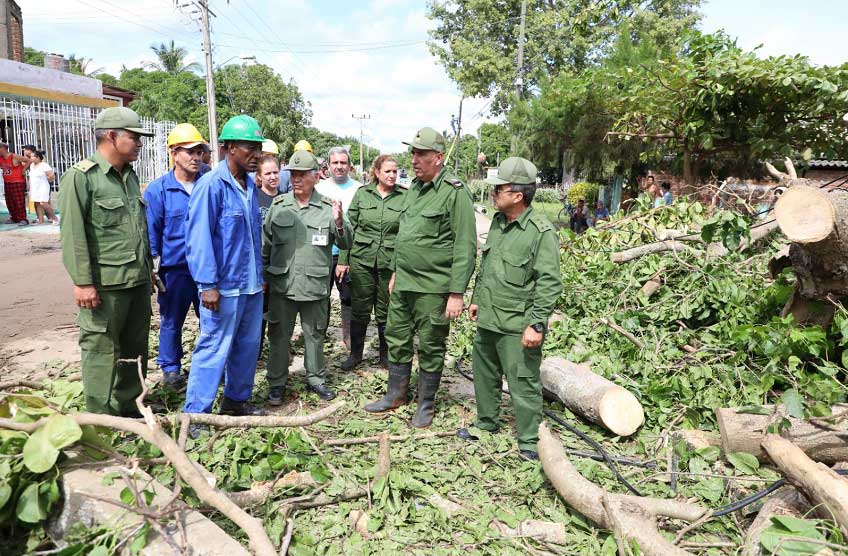 El jefe del Estado Mayor de la Defensa Civil presenció las tareas de recuperación.