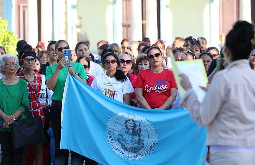 Durante el acto se dio lectura a la Declaración oficial de las mujeres cubanas contra el bloqueo.