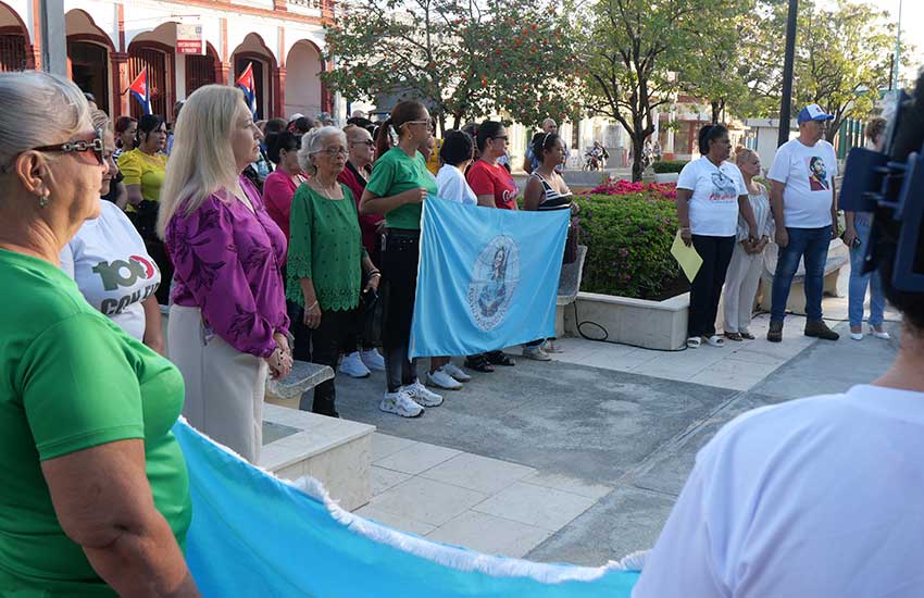 Durante el acto se dio lectura a la Declaración oficial de las mujeres cubanas contra el bloqueo.