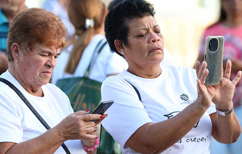 Durante el acto se dio lectura a la Declaración oficial de las mujeres cubanas contra el bloqueo.