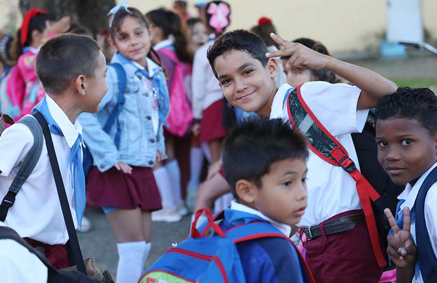 Pioneros celebran cumpleaños 65 de su organización.