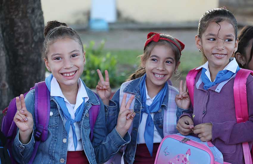 Pioneros celebran cumpleaños 65 de su organización.