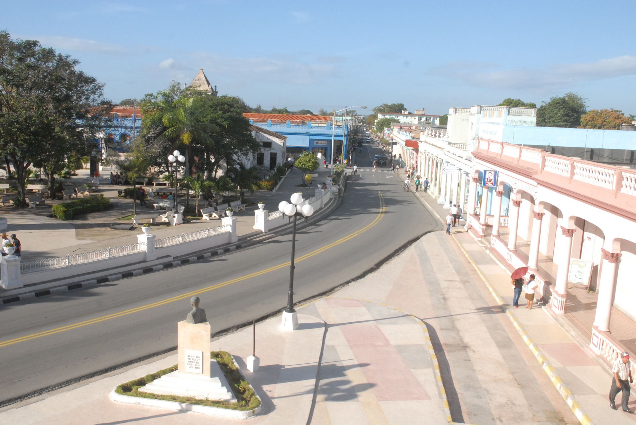 The first well in Las Tunas is under the pavement just in front of the library