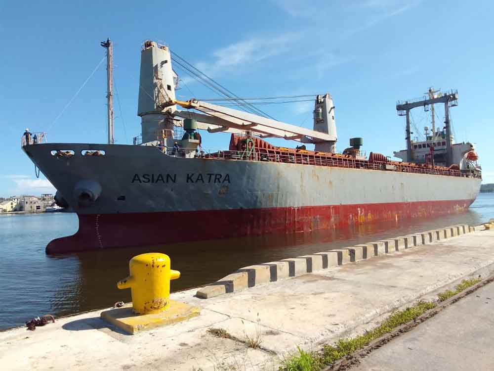 El buque comercial Asian Katra