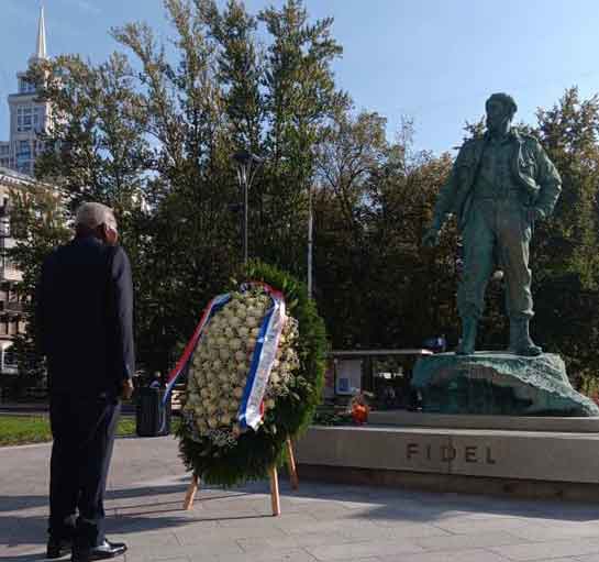 Lazo laid a floral wreath in tribute to Fidel.