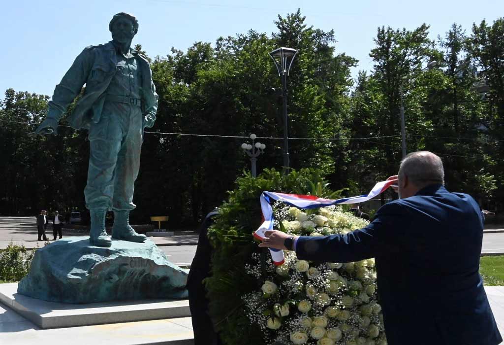 Prime Minister Manuel Marrero paid tribute to Fidel Castro in Russia