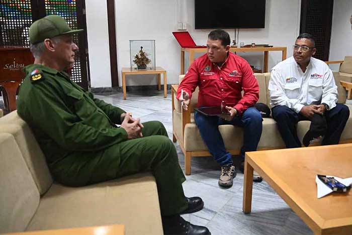 Díaz-Canel sent a hug to president Maduro.