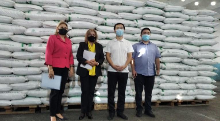 empresa china yutong entrega donativo de arroz a cuba