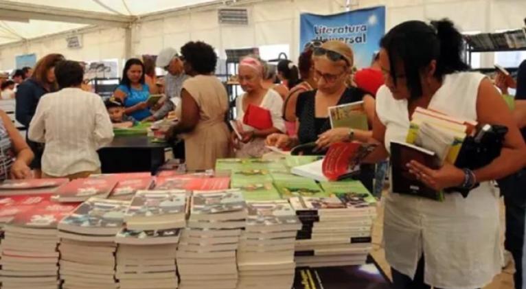 Cubans celebrates the Book Day.