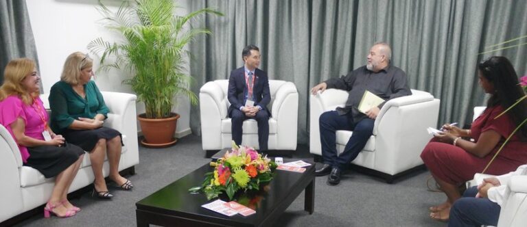 fihav amistad viceministro industria y comercio de lao