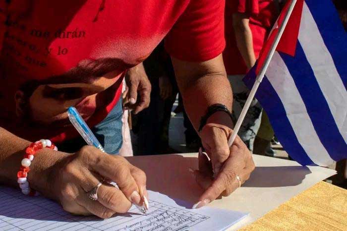 From one end of the country to the other, the Cuban people demonstrate that will not relinquish their right to build their own history