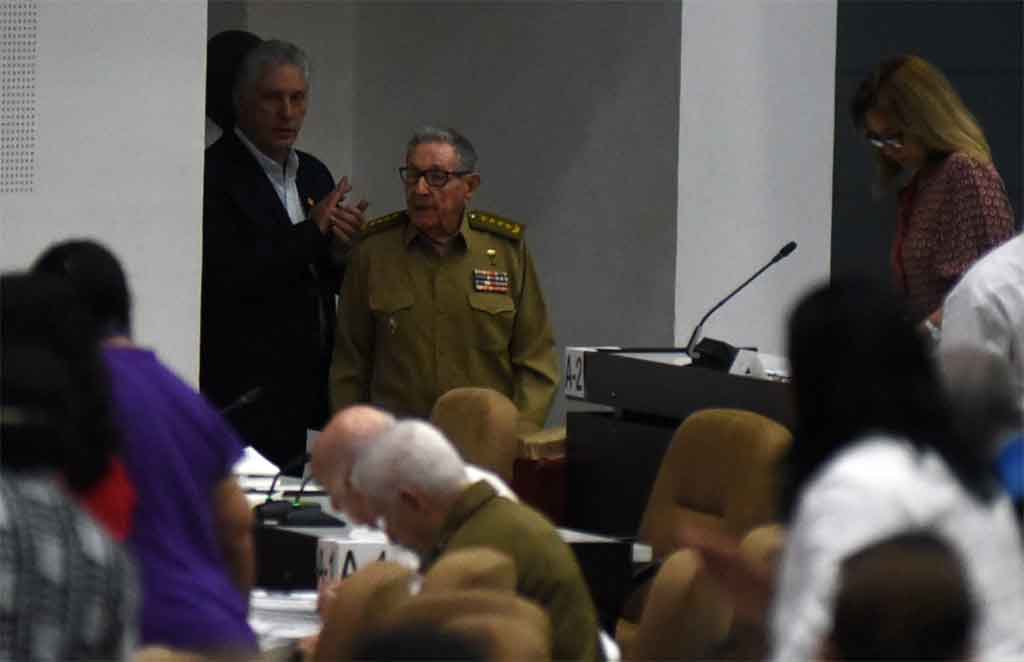 General Army Raúl Castro and President Díaz-Canel attend Parliament session
