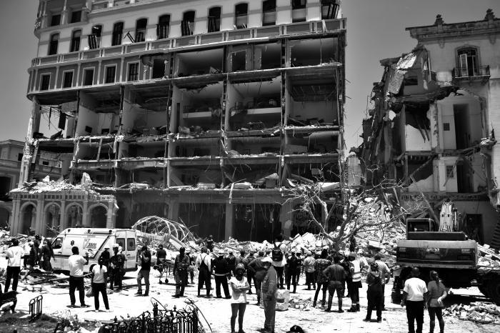 Official morning in Cuba homages the victims of explosion at the Saratoga Hotel.