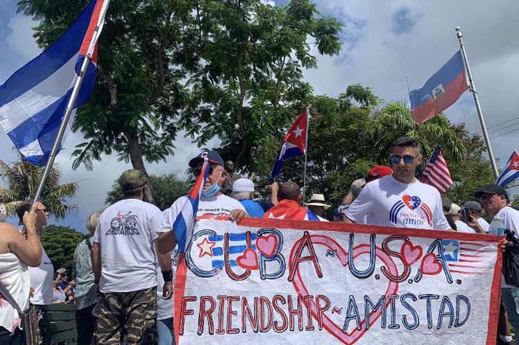 w caravana contra bloqueo