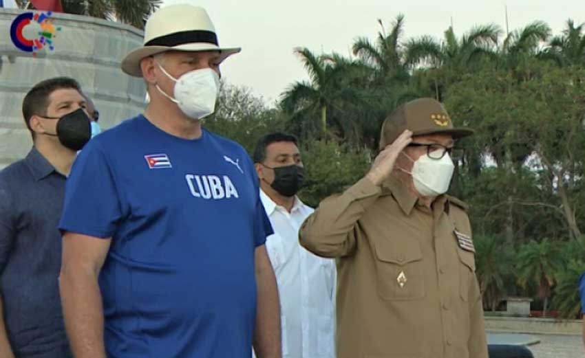 Army General Raul Castro led this Sunday, together with President Miguel Diaz-Canel, the massive parade in Havana