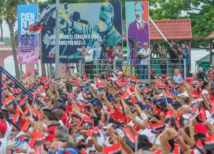 El cumplimiento del Programa del Moncada fue uno de los pilares de la confianza popular en la Revolución. Foto: Jose M. Correa