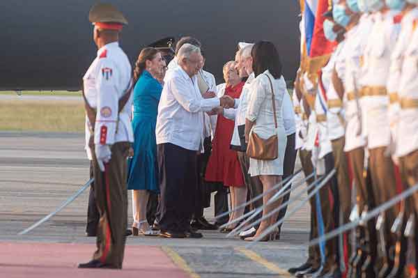 López Obrador llegó a La Habana el sábado, pasadas las 19:30.