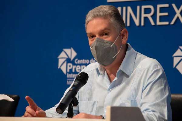 Cuba's Minister of Economy and Planning, Alejandro Gil, addresses the press in Havana, October 14, 2021.  Photo: Prensa Latina