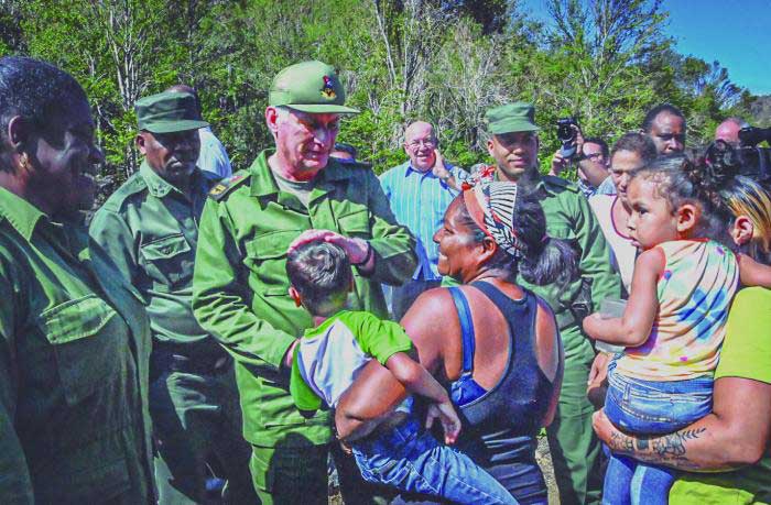 El Presidente del Consejo de Defensa Nacional llamó a la unidad, a la disciplina, a la ayuda mutua, y a crear un clima favorable de comunicación.