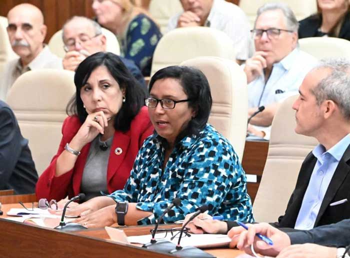 Encuentro del Presidente de la República, Miguel Díaz-Canel, con expertos y científicos cubanos