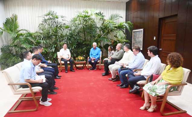 Díaz-Canel received on Thursday afternoon a delegation of the Guangxi State Controlled Capital Operations Group Limited, a Chinese state-owned group 