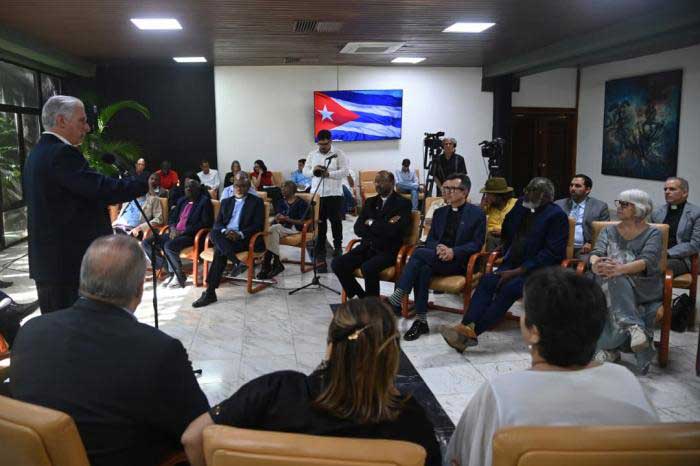 El Presidente cubano denunció que una economía de guerra impuesta por el imperio no pudo impedir la conquista de muchos avances.