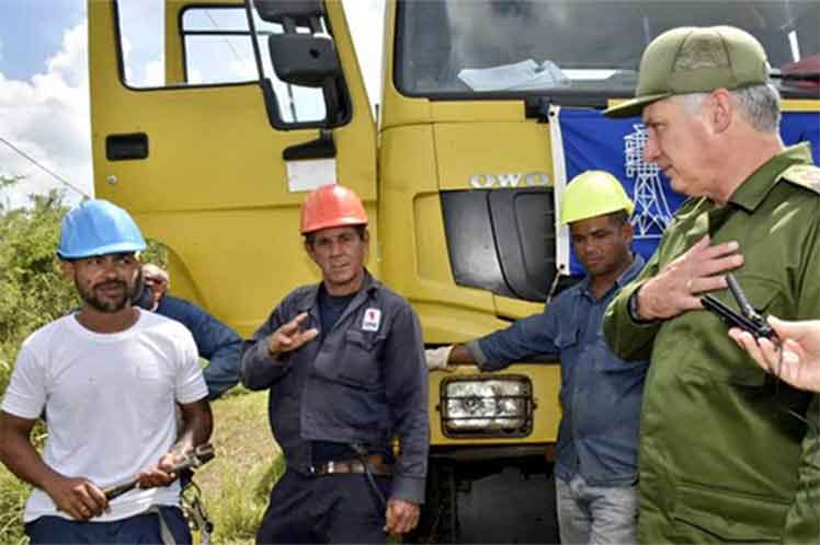 En su quinta visita después del paso del huracán, el presidente cubano dijo que Pinar del Río no está solo