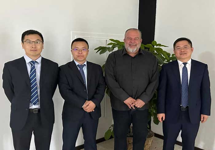 The Cuba PM met the vice president of the Chinese Yutong Company