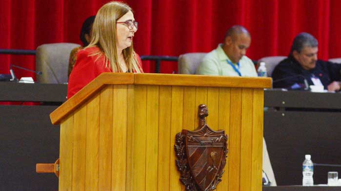 Meisi Bolaños Weiss, titular de Finanzas y Precios, señaló la importancia de que desde el Presupuesto del Estado se influya en la absorción monetaria