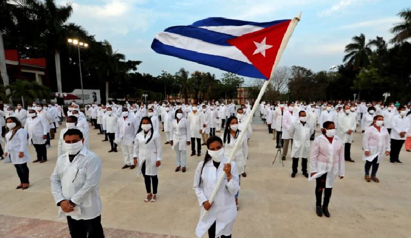 Médicos cubanos