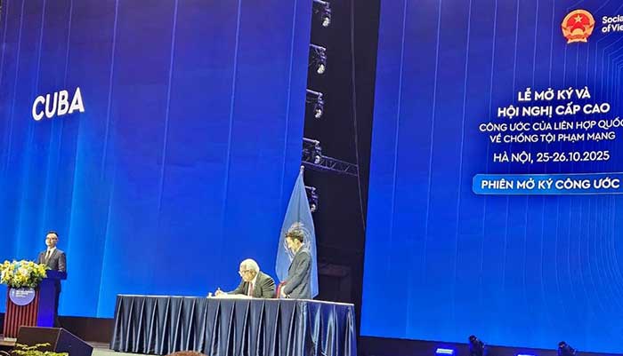 The Cuban Minister of Justice Oscar Silvera signed the so-called Hanoi Convention.