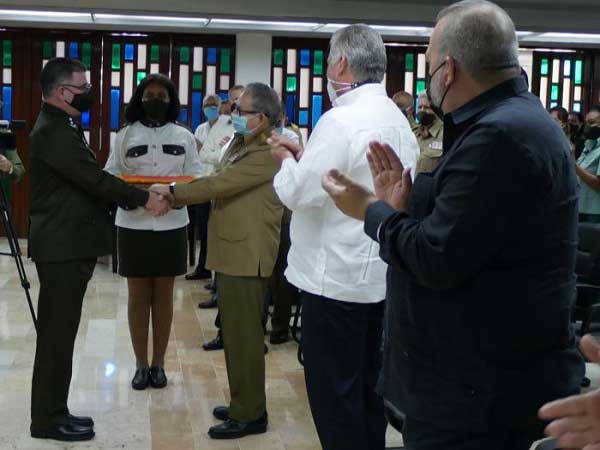 Army General Raul Castro presents Minister of the Interior with a medal commemorating the 60th anniversary of MININT.