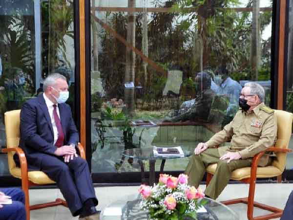 Army General Raul Castro received on Wednesday the vice-president of the Government of the Russian Federation