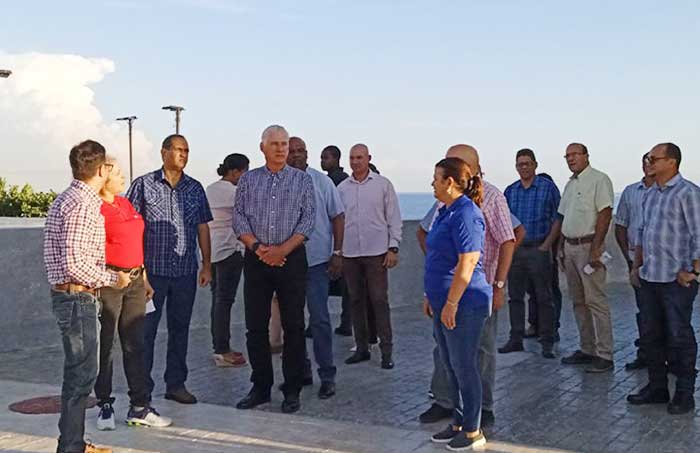 El presidente continúa su recorrido y evalúa sitios correspondientes a los municipios Plaza de la Revolución, Playa, Habana Vieja y Arroyo Naranjo.