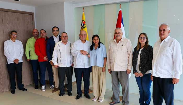 Este encuentro patentizó los estrechos vínculos de amistad y cooperación entre La Habana y Caracas