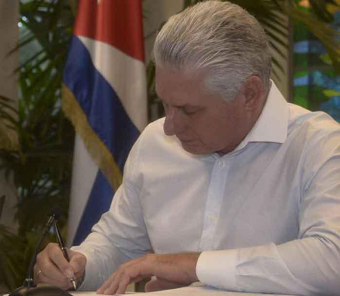 Firma y refrendación del Código de las Familias 