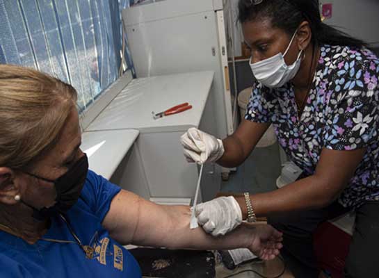 Varias instituciones de salud recibieron a miles de personas que fueron a donar sangre.